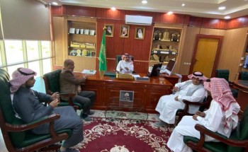 “سياحة عسير” تبحث تطوير القرى والحصون مع بلدية الحازمي في بيشة