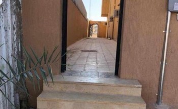بالصور.. مواطن بعرعر يفتح ممراً عبر منزله لتسهيل وصول جيرانه إلى المسجد بالصور.. مواطن بعرعر يفتح ممراً عبر منزله لتسهيل وصول جيرانه إلى المسجد