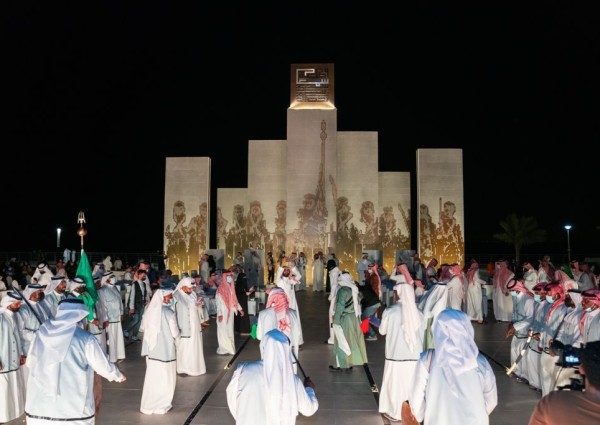 ميدان العرضة تحفة فنية تجسد أرث وطني وفن شعبي صمم بشكل عصري وجميل ميدان العرضة تحفة فنية تجسد أرث وطني وفن شعبي صمم بشكل عصري وجميل