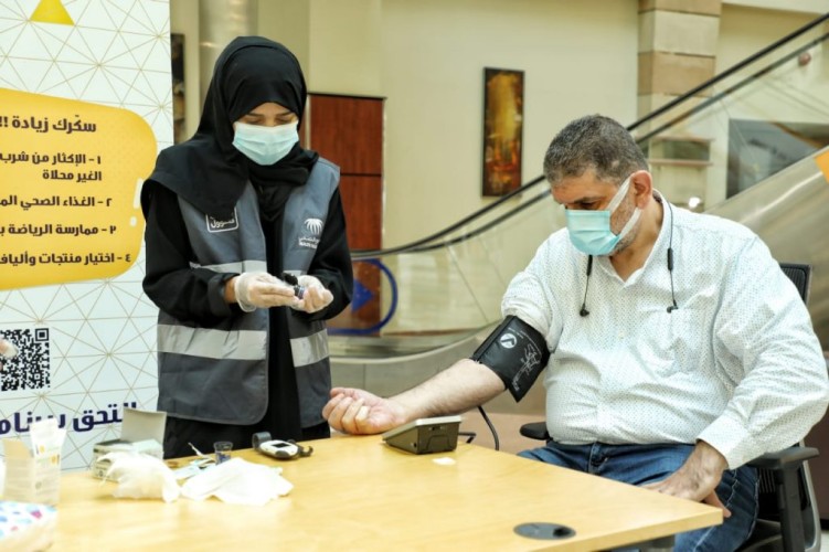 فرع جمعية الإدارة الصحية بالدمام يختتم النسخة الاولى من مبادرة حجرة ورقة مقص للكبار