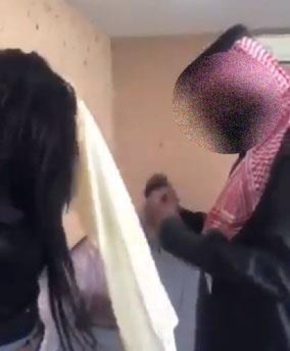 أمير الحدود الشمالية يوجه بالقبض على مواطن لإساءته للقيم الدينية والآداب العامة