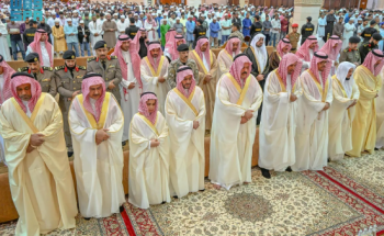 بالصور.. أمير منطقة حائل ونائبه يتقدمان جموع المصلين في صلاة عيد الفطر بجامع خادم الحرمين الشريفين بالصور.. أمير منطقة حائل ونائبه يتقدمان جموع المصلين في صلاة عيد الفطر بجامع خادم الحرمين الشريفين