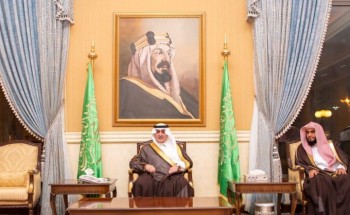 أمير تبوك يستقبل المواطنين في اللقاء الأسبوعي أمير تبوك يستقبل المواطنين في اللقاء الأسبوعي