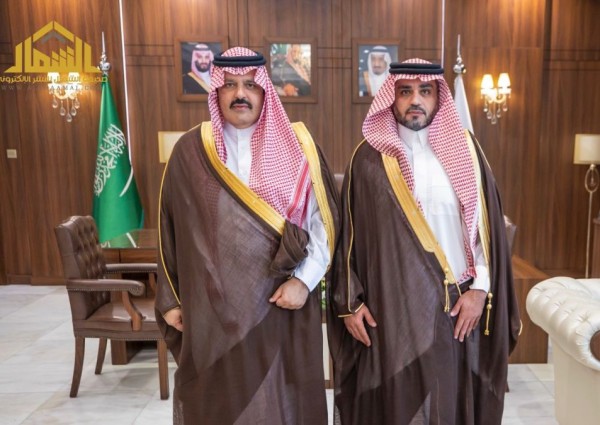 مدير ومنسوبو الصندوق الزراعي بحائل يهنئون الأمير عبدالعزيز بن سعد بالثقة الملكية مدير ومنسوبو الصندوق الزراعي بحائل يهنئون الأمير عبدالعزيز بن سعد بالثقة الملكية