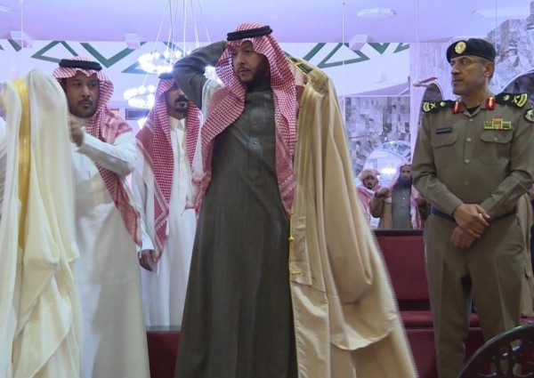 محافظ الطائف يؤدي مع جموع المصلين صلاة الاستسقاء