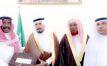 أعضاء المجلس المحلي في محافظة الحائط يكرمون العودة تقديرآ لجهودة طيلة فترة عملة أعضاء المجلس المحلي في محافظة الحائط يكرمون العودة تقديرآ لجهودة طيلة فترة عملة