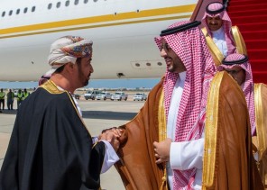 سلطان عمان يستقبل نائب وزير الدفاع لبحث تطورات المنطقة
