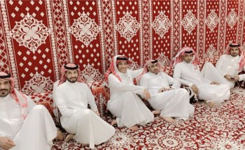 ديوان آل بطحان يستضيف عدداً من المسؤولين في زيارة ودية.. ومأدبة عشاء فاخرة على شرف الحضور