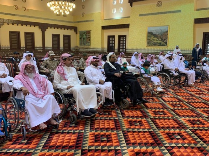 الأمير تركي بن طلال يسلّم 72 مواطناً من ذوي الشهداء والمصابين منحهم الملكية