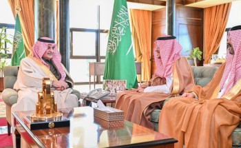أمير منطقة تبوك يستقبل محافظ هيئة الزكاة والضريبة والجمارك أمير منطقة تبوك يستقبل محافظ هيئة الزكاة والضريبة والجمارك