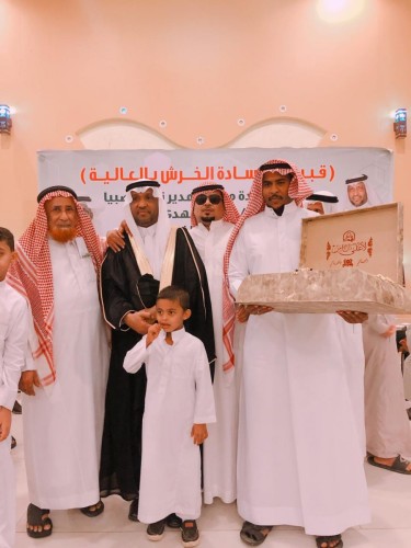 قبيلة السادة الخرش بالعاليَة تكرم الشيخ البهلول قائد مدرسة الخضراء في العالية بمناسبة تقاعده المبكر