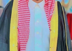 قبيلة بني رشيد تكرم الإعلامي “صالح سليمان المظيبري” وسط حضور كثيف.. وبن عناظل يلقي عقاله وشماغه والبشت على الحضور