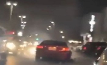 ضبط قائد مركبة عكس الطريق واصطدم بعدة مركبات على طريق بالدمام – فيديو ضبط قائد مركبة عكس الطريق واصطدم بعدة مركبات على طريق بالدمام – فيديو