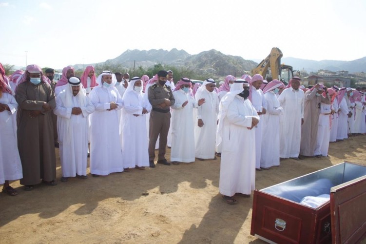 رئيس مركز بحر أبو سكينة يستقبل جثمان شهيد الواجب ” المرضي “