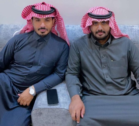 «خالد الشويلعي» يستقبل أصدقائه وجيرانه وأبناء عمومته في منزله الجديد ويقيم لهم مأدبة عشاء