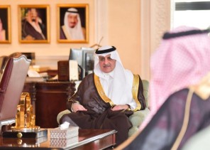 أمير تبوك يستقبل مدير الموارد البشرية بالمنطقة أمير تبوك يستقبل مدير الموارد البشرية بالمنطقة