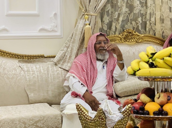 “الإعلامي أ بن مرشد” يحتفل بثاني أيام عيد الاضحى في جو عائلي مختصر مع ضيوفه من عائلة الوهيداني