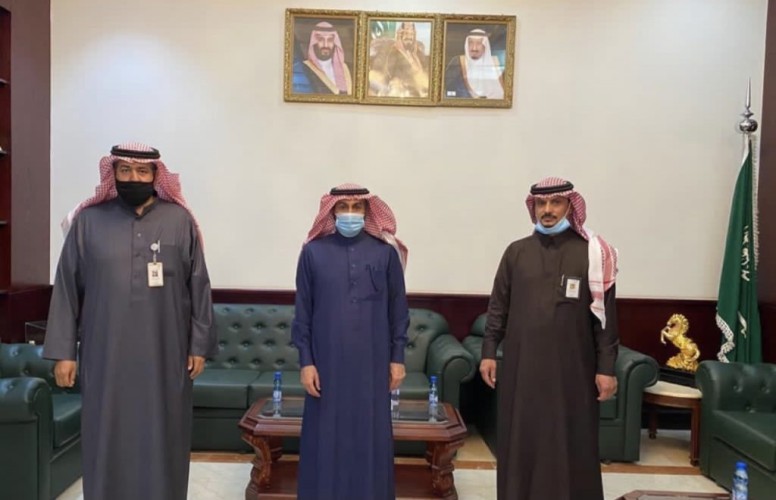 محافظ القريات يلتقي مدير مكتب الضمان الاجتماعي بالمحافظة