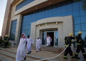الدفاع المدني في دومة الجندل ينفذ فرضية لحريق وهمي في بلدية أبو عجرم بمشاركة عدد من الجهات الحكومية الدفاع المدني في دومة الجندل ينفذ فرضية لحريق وهمي في بلدية أبو عجرم بمشاركة عدد من الجهات الحكومية
