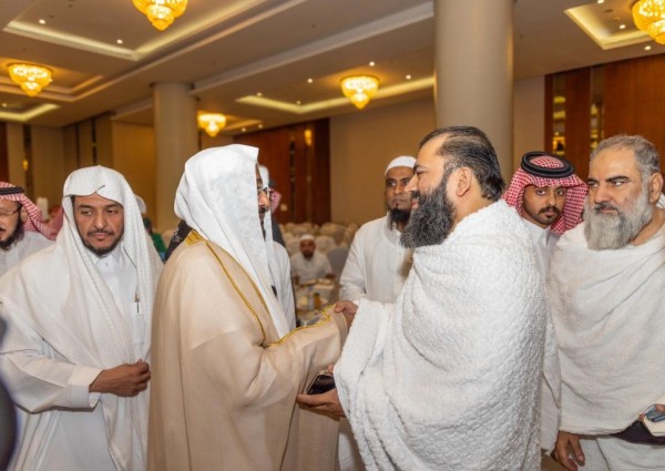 وزير الشؤون الإسلامية يتفقد مقار ضيوف خادم الحرمين.. ويؤكد: استضافة 2300 حاج من 100 دولة تجسد رسالة المملكة في خدمة الإسلام وزير الشؤون الإسلامية يتفقد مقار ضيوف خادم الحرمين.. ويؤكد: استضافة 2300 حاج من 100 دولة تجسد رسالة المملكة في خدمة الإسلام