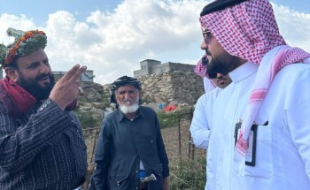 محافظ العارضة ومدير تطوير المناطق الجبلية بجازان يزورون جبل سلا ويلتقون عدد من المزارعين محافظ العارضة ومدير تطوير المناطق الجبلية بجازان يزورون جبل سلا ويلتقون عدد من المزارعين