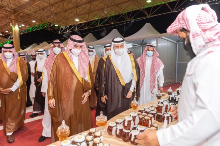 سمو أمير منطقة الجوف يطلق مهرجان التمر والعسل في دومة الجندل
