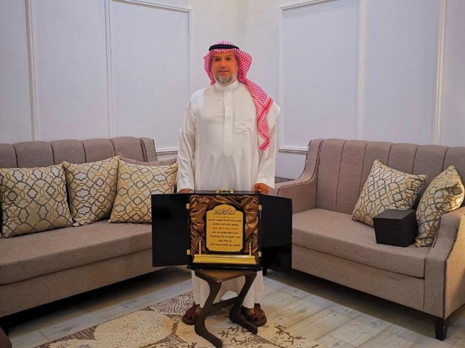 منسوبي وحدة الخدمات المساندة في البكيرية يكرمون  “الفايز “