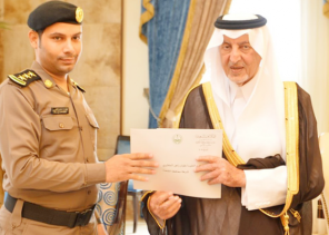 أمير مكة يكريم رجال أمن توصلوا للغز مقتل “طفل خميس حرب” أمير مكة يكريم رجال أمن توصلوا للغز مقتل “طفل خميس حرب”