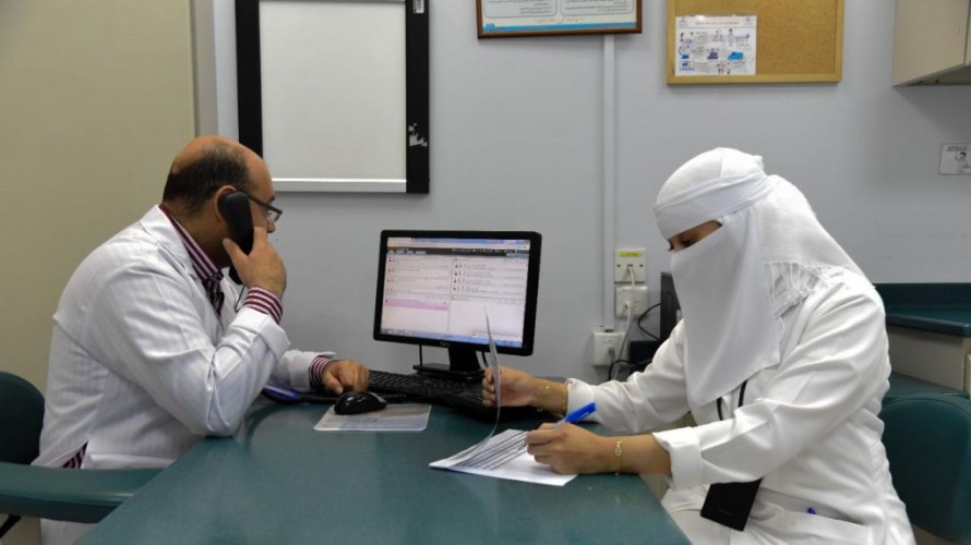 تشغيل 24 عيادة تخصصية عبر الواتس آب 6143 مستفيد من ” العيادات الافتراضية ” بمجمع الدمام الطبي