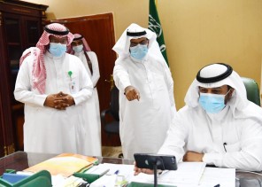 محافظ الدرب يطلع على الخدمات الصحية بمستشفي الدرب العام محافظ الدرب يطلع على الخدمات الصحية بمستشفي الدرب العام