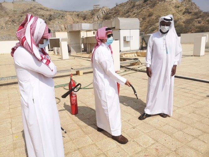 مستشفى بني مالك  يدرب منسوبيه على التعامل مع طفايات الحريق والمحاليل