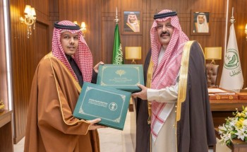 أمير حائل يتسلم التقرير الشامل لجائزة الأمير عبدالعزيز بن سعد للتميز ‏البيئي ‏والزراعة بالمنطقة لعام ‏‏2023 م