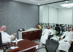 وفد من فرع الموارد البشرية بمنطقة مكة المكرمة يزور (بر جدة) ويستعرض البرامج التحفيزية لتوطين الوظائف وفد من فرع الموارد البشرية بمنطقة مكة المكرمة يزور (بر جدة) ويستعرض البرامج التحفيزية لتوطين الوظائف