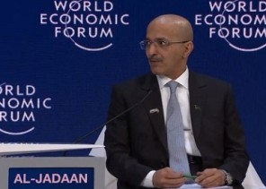 هل سيتم إعادة النظر في رسوم العمالة الأن؟ .. الجدعان يكشف!