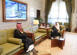 سمو أمير منطقة الرياض يستقبل مدير معهد الإدارة العامة سمو أمير منطقة الرياض يستقبل مدير معهد الإدارة العامة