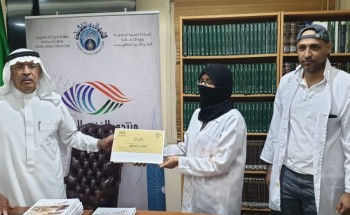 طه صبان يكرم المشاركين في “ورشة الانطباعية” طه صبان يكرم المشاركين في “ورشة الانطباعية”