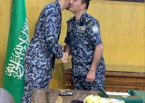 العميد مظلي “محمد بن صالح الجربوع” يتلقى التهاني من زملائه ويستقبلهم في مكتبه بـ”العلا”