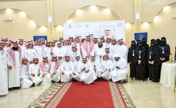 أمير الحدود الشمالية يدعو شباب المنطقة للنهوض بمسؤولياتهم لتحقيق أهداف رؤية 2030