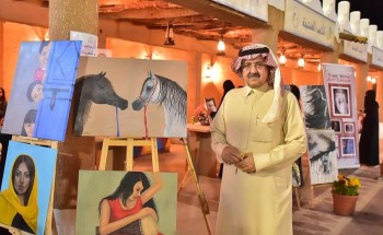 فريق Time With Art Group يجذب الزوار والمهتمين أثناء مشاركته في مهرجان السمح الموسمي
