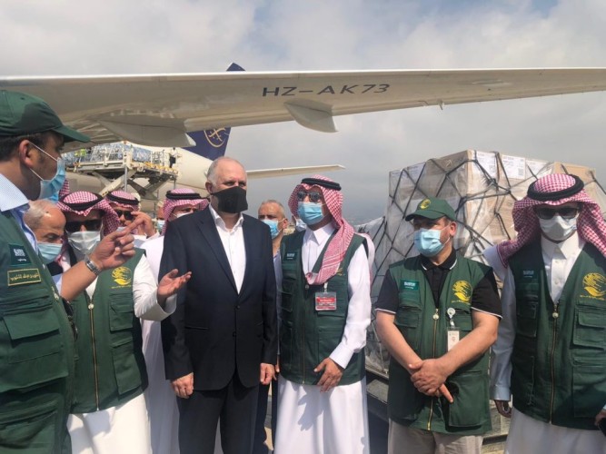 وصول طائرتين إغاثيتين أولى طلائع الجسر الجوي السعودي لمساعدة منكوبي انفجار بيروت