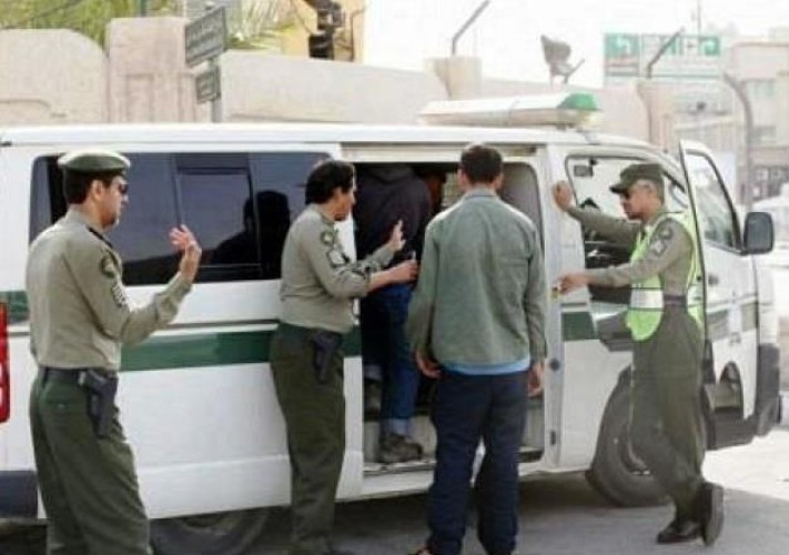 التشهير والسجن وغرامات بنصف مليون ريال بحق 7 مواطنين قاموا بنقل حجاج مخالفين