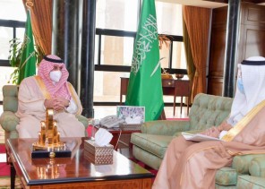أمير تبوك يستقبل مدير الشؤون الصحية بالمنطقة أمير تبوك يستقبل مدير الشؤون الصحية بالمنطقة