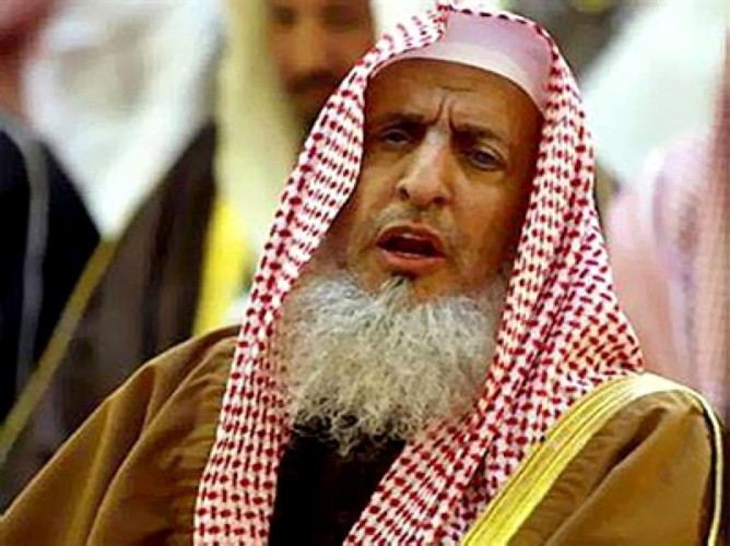 مفتي المملكة يعلق على قرار إغلاق المساجد بسبب “كورونا”.. ويوجه نصيحة – فيديو