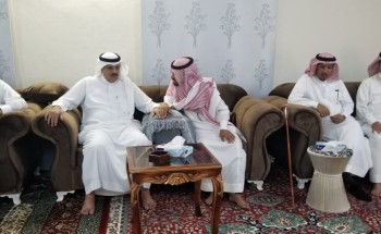 محافظ املج يطمئن على صحة الشيخ ضيف الله الفايدي