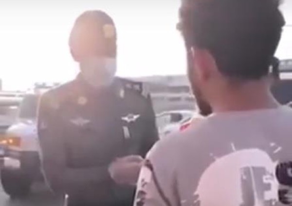 أبرزها عدم ارتداء الكمامات .. بالفيديو: رجال الأمن يسجلون مخالفات بحق عدد من المواطنين أبرزها عدم ارتداء الكمامات .. بالفيديو: رجال الأمن يسجلون مخالفات بحق عدد من المواطنين
