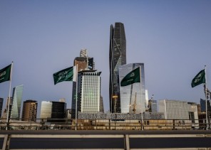 احتفاءً بـ 3 قرون من المجد.. 25 ألف علم ترفرف في سماء الرياض ومحافظاتها احتفاءً بـ 3 قرون من المجد.. 25 ألف علم ترفرف في سماء الرياض ومحافظاتها