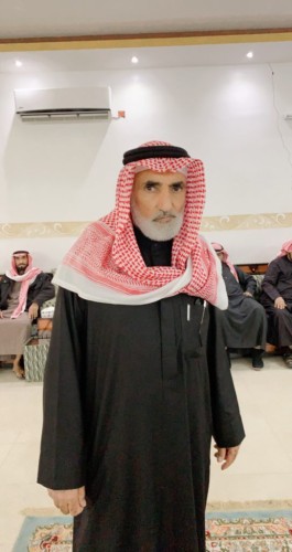 معرف قرية المحنا الشيخ عتيق مسفر بن شويلع يستقبل  الشيخ أبن طليحان الخياري في ديوانه الخاص