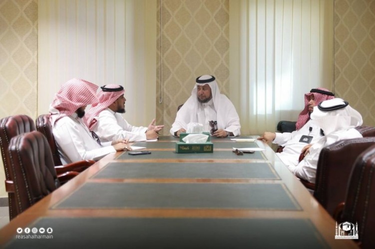 اللجنة المكلفة بمقابلة المتقدمين لمهنة التطويف بالمسجد الحرام تعقد اجتماعها الثاني لمناقشة وضع آلية مقابلة المطوفين الجدد