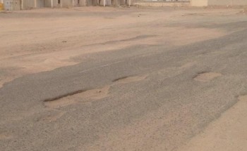 أهالي قرية الدابية تعاني تهالك الطريق الذي يسلكونة بشكل يومي أهالي قرية الدابية تعاني تهالك الطريق الذي يسلكونة بشكل يومي