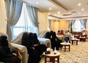 سمو محافظ المجمعة يستقبل مدير مراكز إسعاف المحافظة والوفد المرافق معه سمو محافظ المجمعة يستقبل مدير مراكز إسعاف المحافظة والوفد المرافق معه